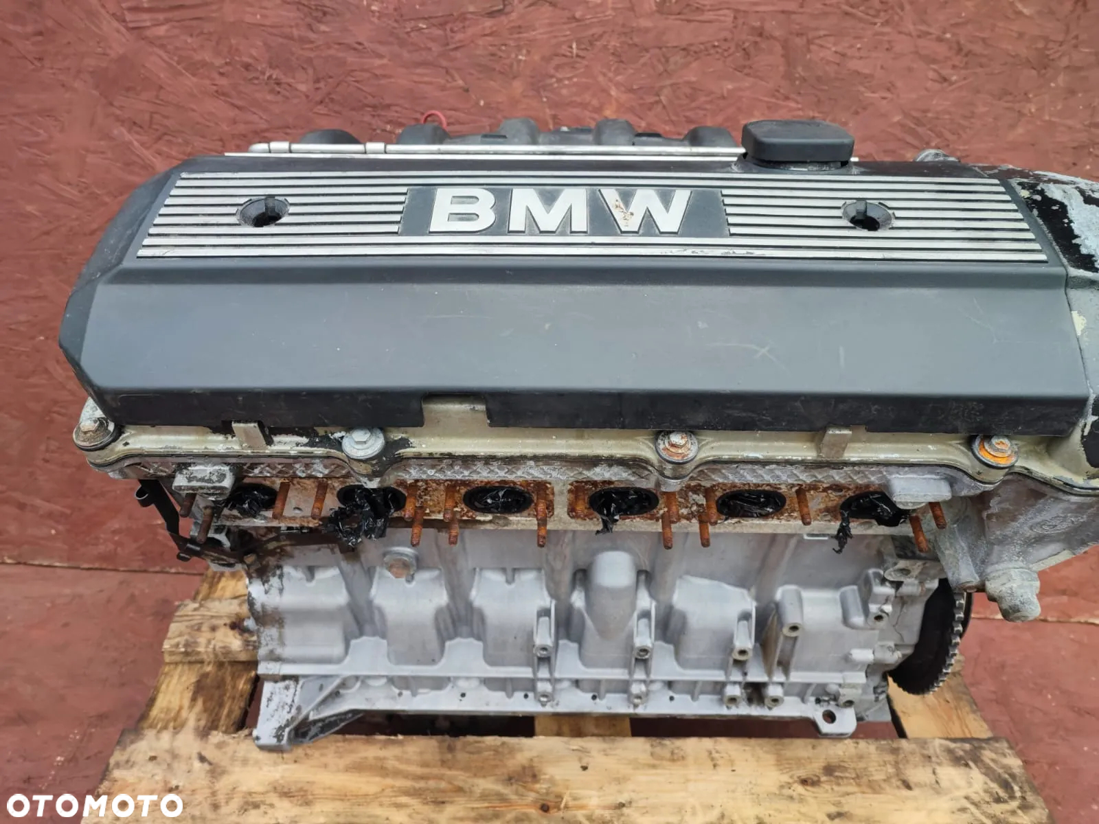 BMW E36 / E39 ORYGINALNY KOMPLETNY SŁUPEK SILNIKA M52B20 150KM + CEWKI + ROZRUSZNIK + KOLEKTOR SSĄCY + ALUMINIOWA POKRYWA RARYTAS O NR: 7 786 177 OEM. W BARDZO DOBRYM STANIE TECHNICZNYM. - 7