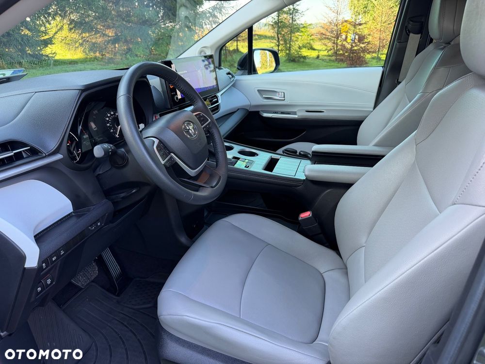 Toyota Sienna - 18