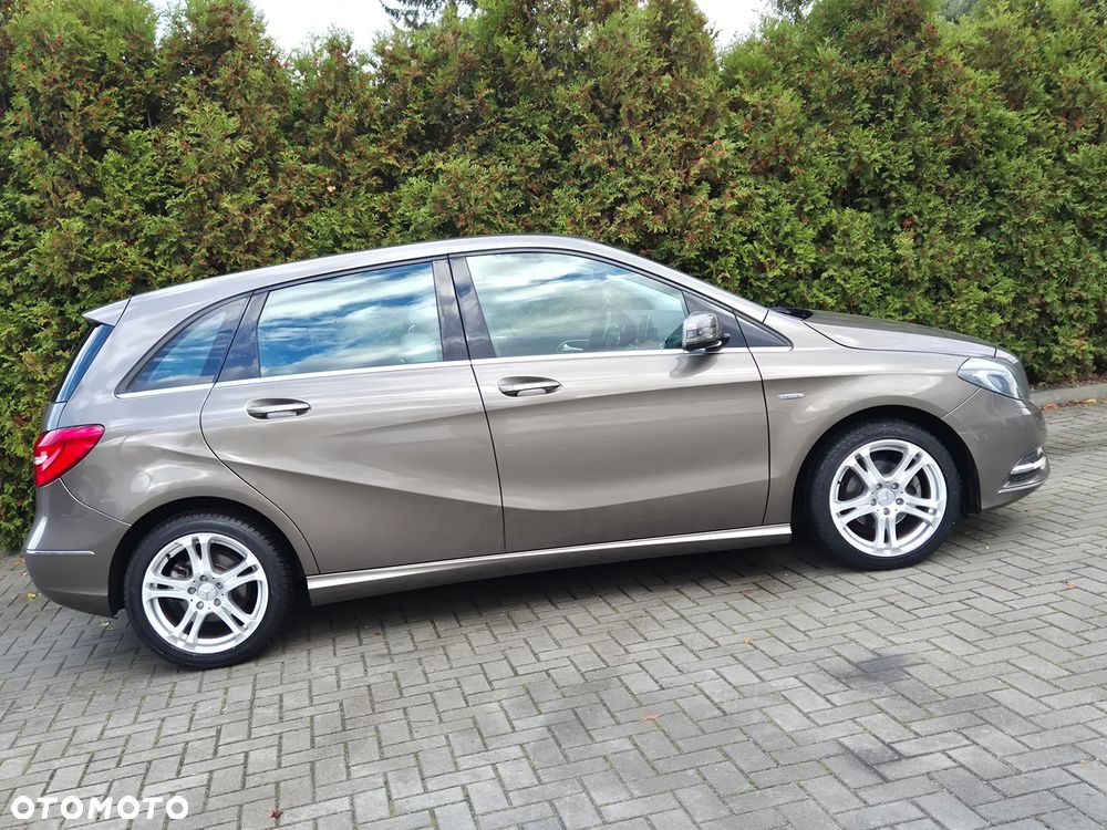 Mercedes-Benz Klasa B 180 7G-DCT UrbanStyle Edition - 14