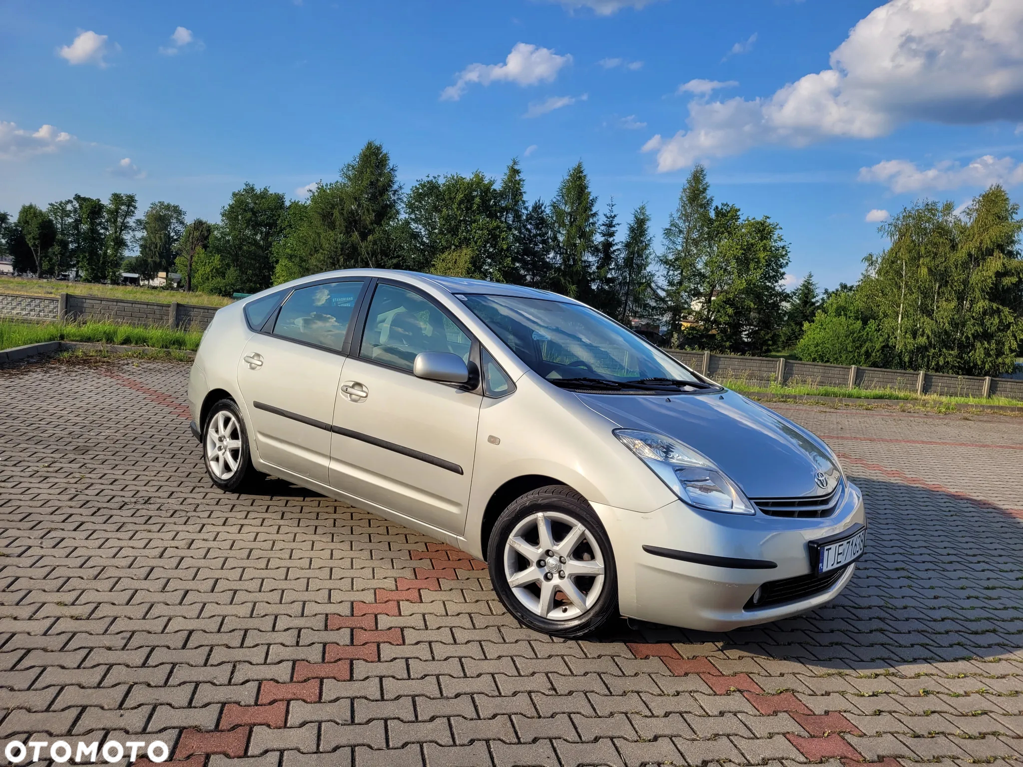 Toyota Prius (Hybrid) - 35