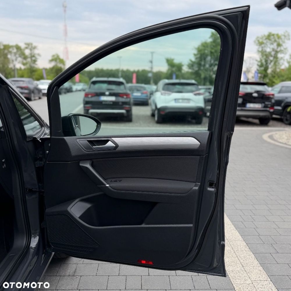 Volkswagen Touran - 31