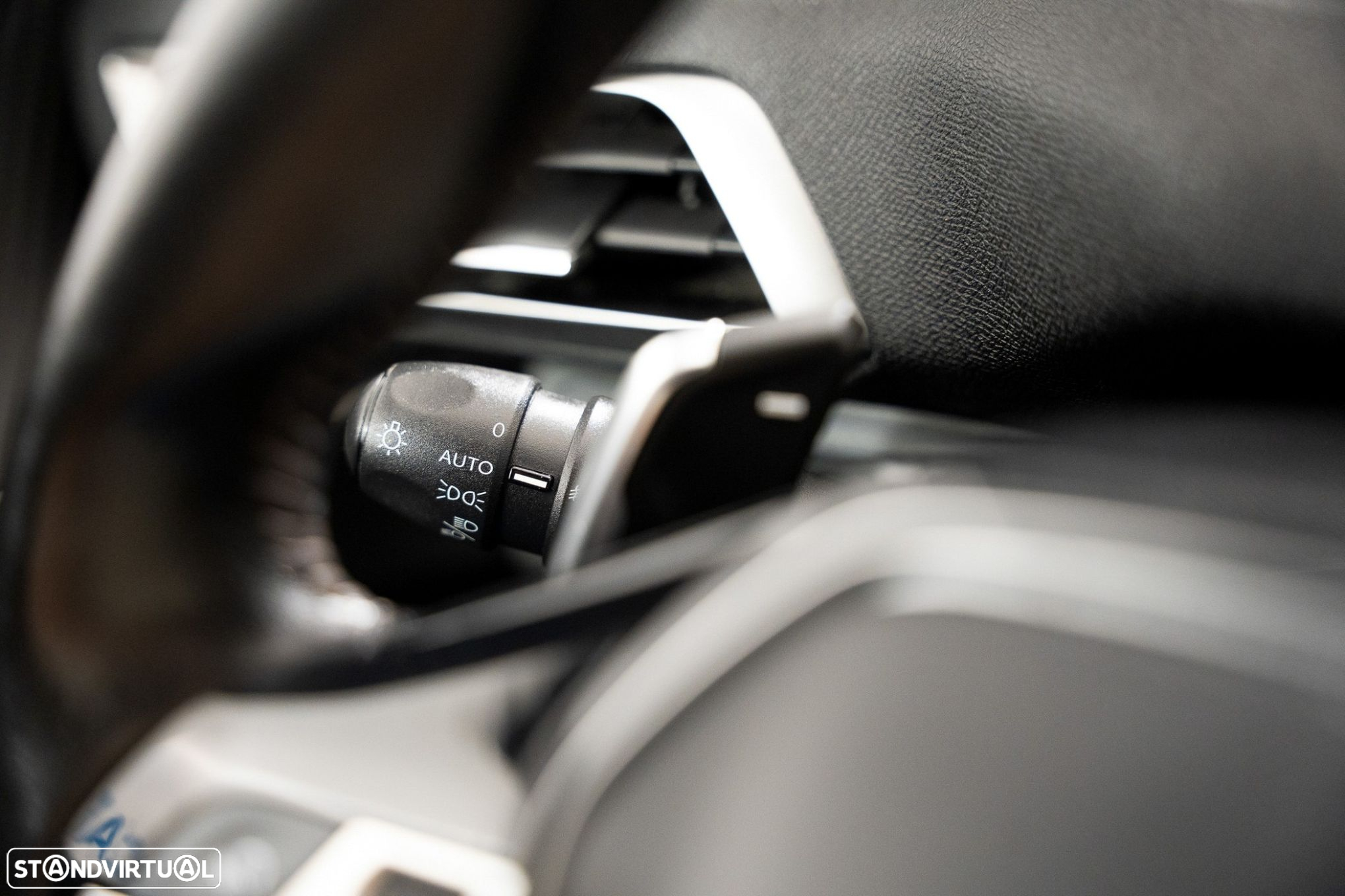 Peugeot 5008 1.2 PureTech Allure EAT8 - 11