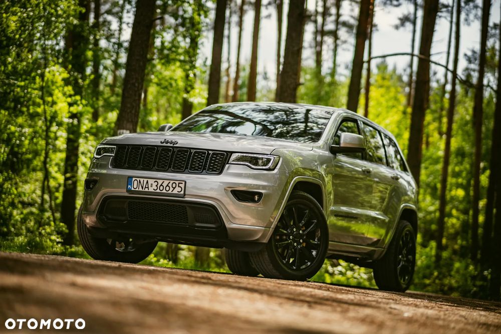 Jeep Grand Cherokee - 23