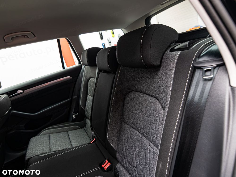 Volkswagen Passat - 22