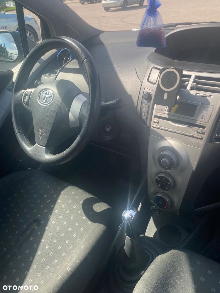 Toyota Yaris 1.0 VVT-i Luna - 11