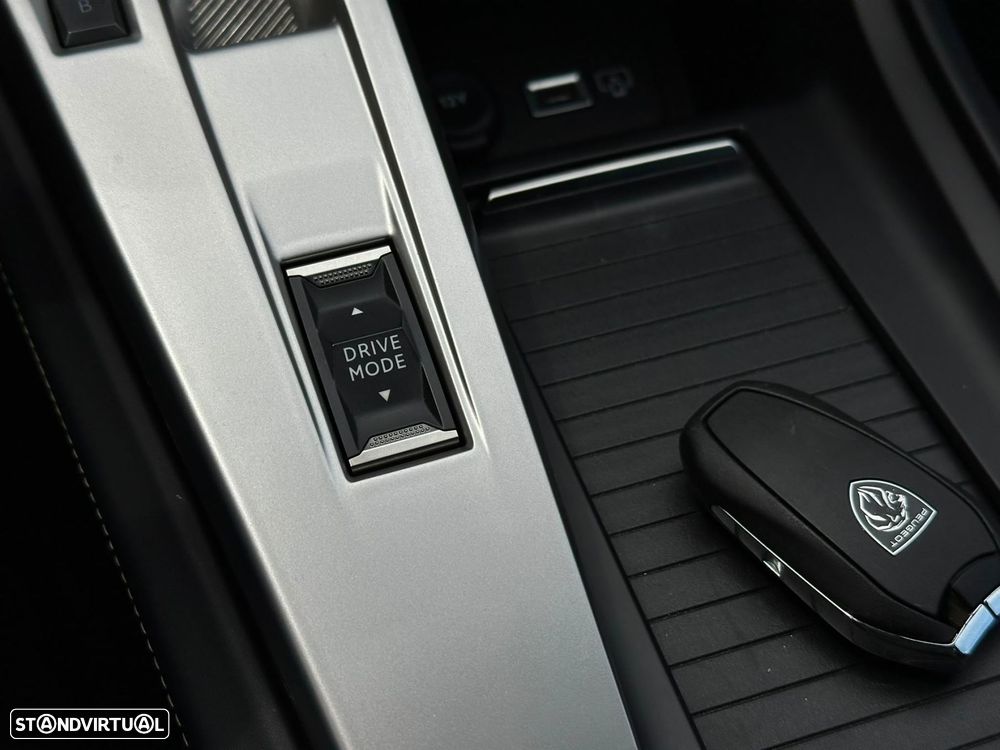 Peugeot 408 1.6 Hybrid GT e-EAT8 - 27