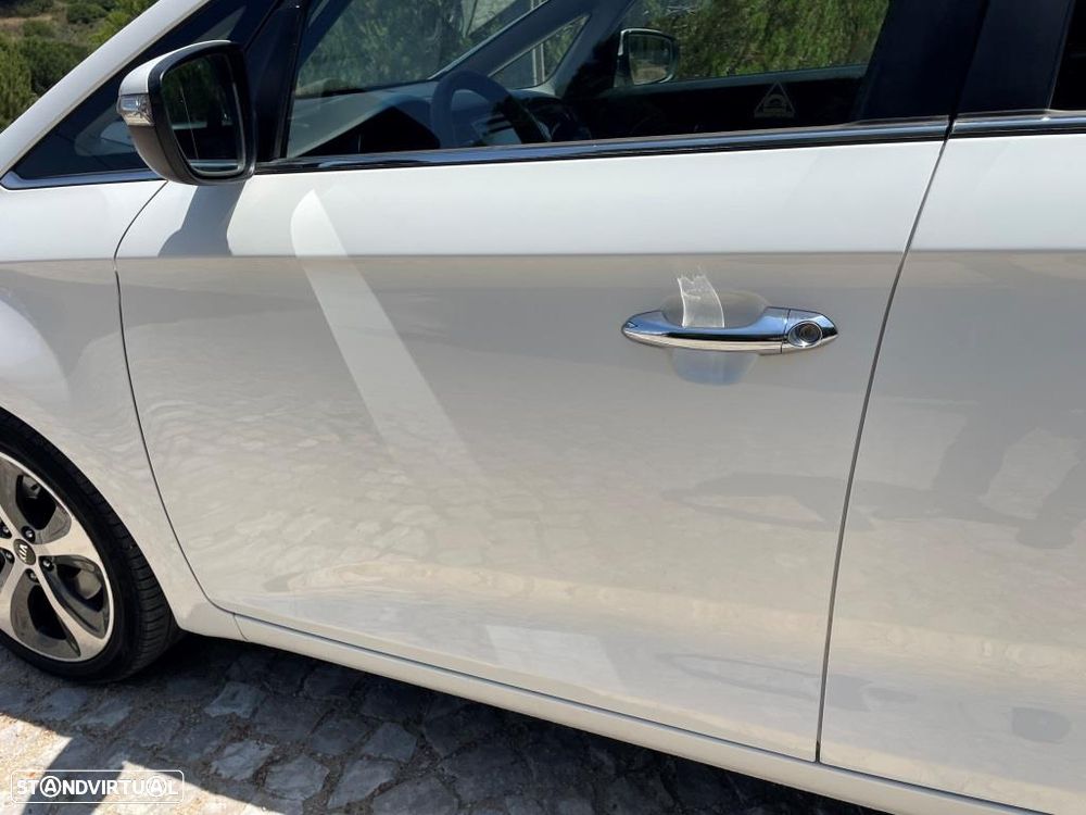 Kia Carens 1.7 CRDi ISG TX - 10