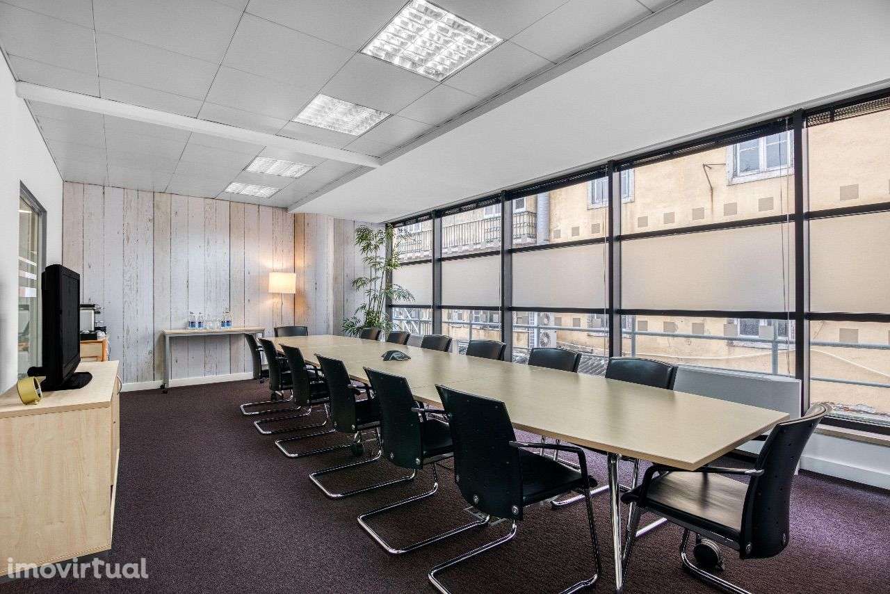 Escritório com amplo espaço para 10 pessoas em Avenida da Liberdade - Grande imagem: 4/10