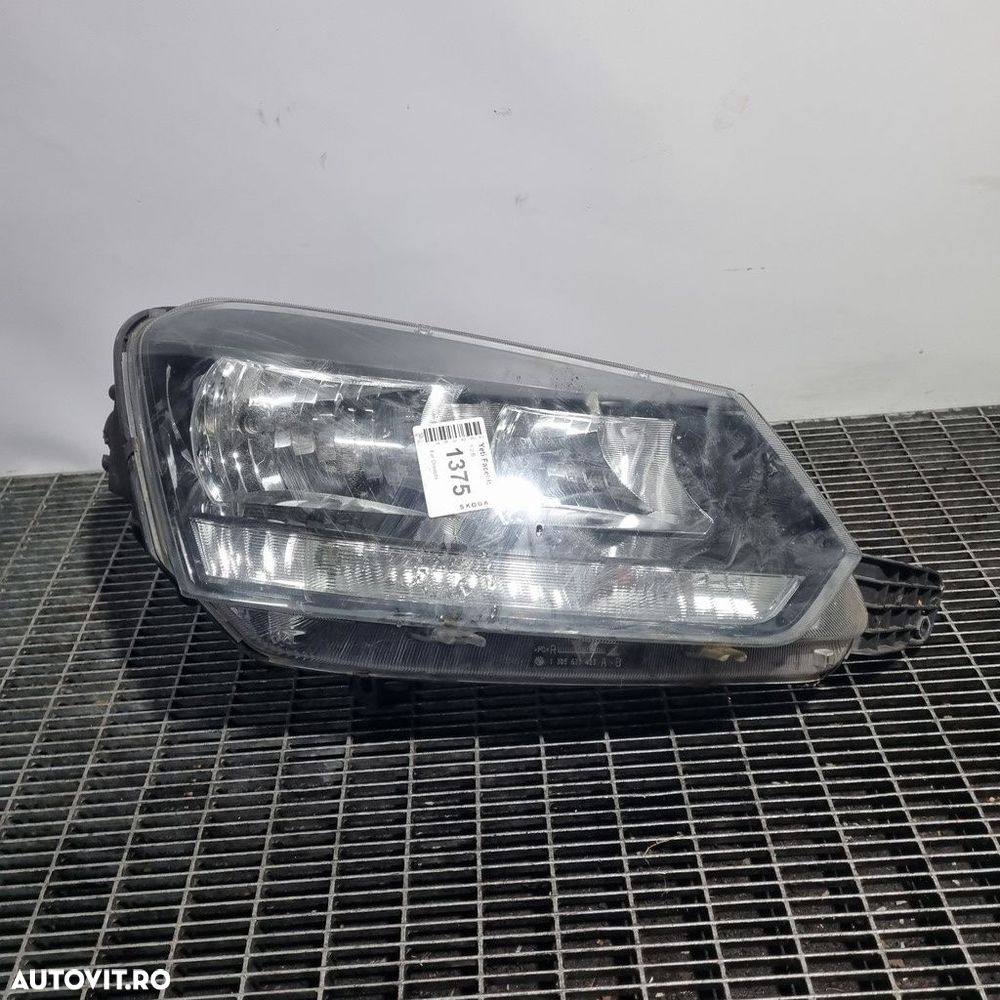 Far Dreapta Skoda Yeti Facelift 2013 - 2017 SUV 4 Usi (1375) Fara xenon 305237220 - 1