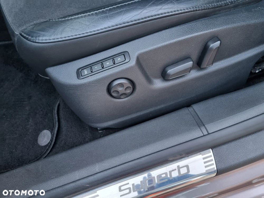 Skoda Superb 2.0 TDI Elegance DSG - 12