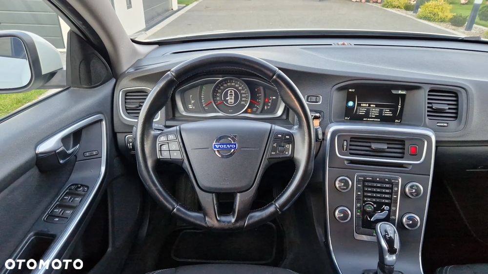 Volvo V60 D2 Momentum - 9