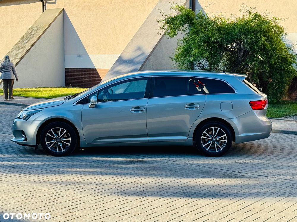 Toyota Avensis 1.8 Premium MS - 11