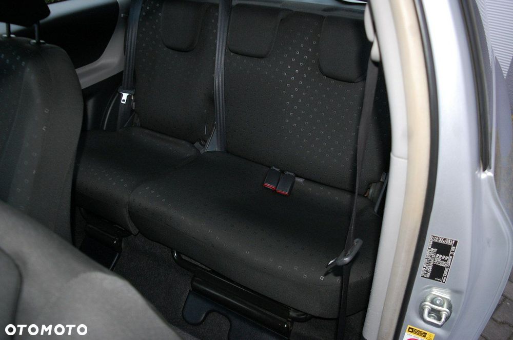 Toyota Yaris - 25
