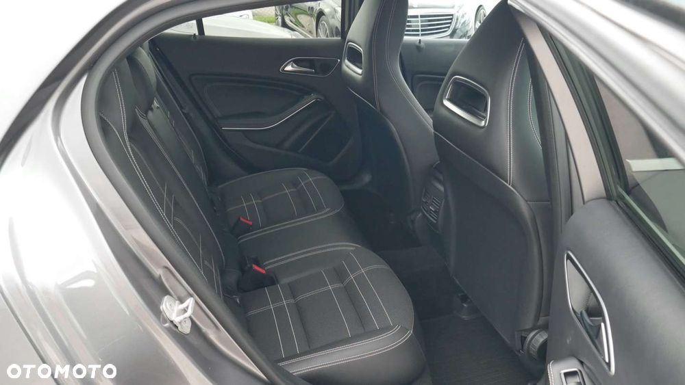 Mercedes-Benz GLA - 16