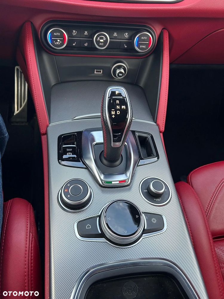 Alfa Romeo Stelvio 2.0 Turbo 16V AT8-Q4 Ti - 15