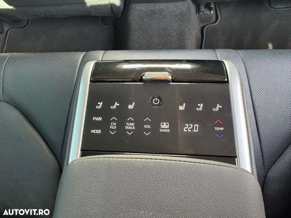 Toyota Camry Luxury - 16