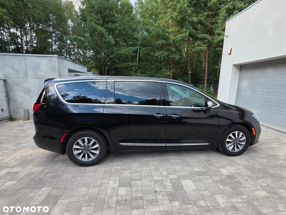 Chrysler Pacifica - 4