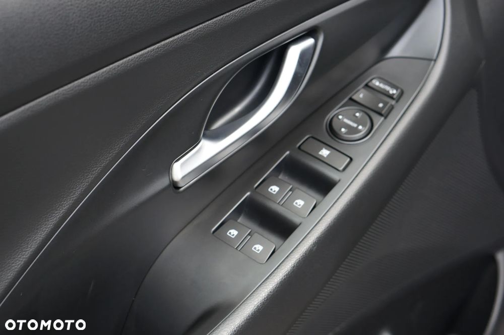 Hyundai i30 1.5 T-GDI 48V Comfort DCT - 18