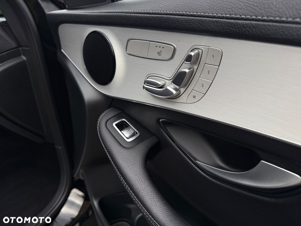 Mercedes-Benz GLC 300 4Matic 9G-TRONIC AMG Line Plus - 22