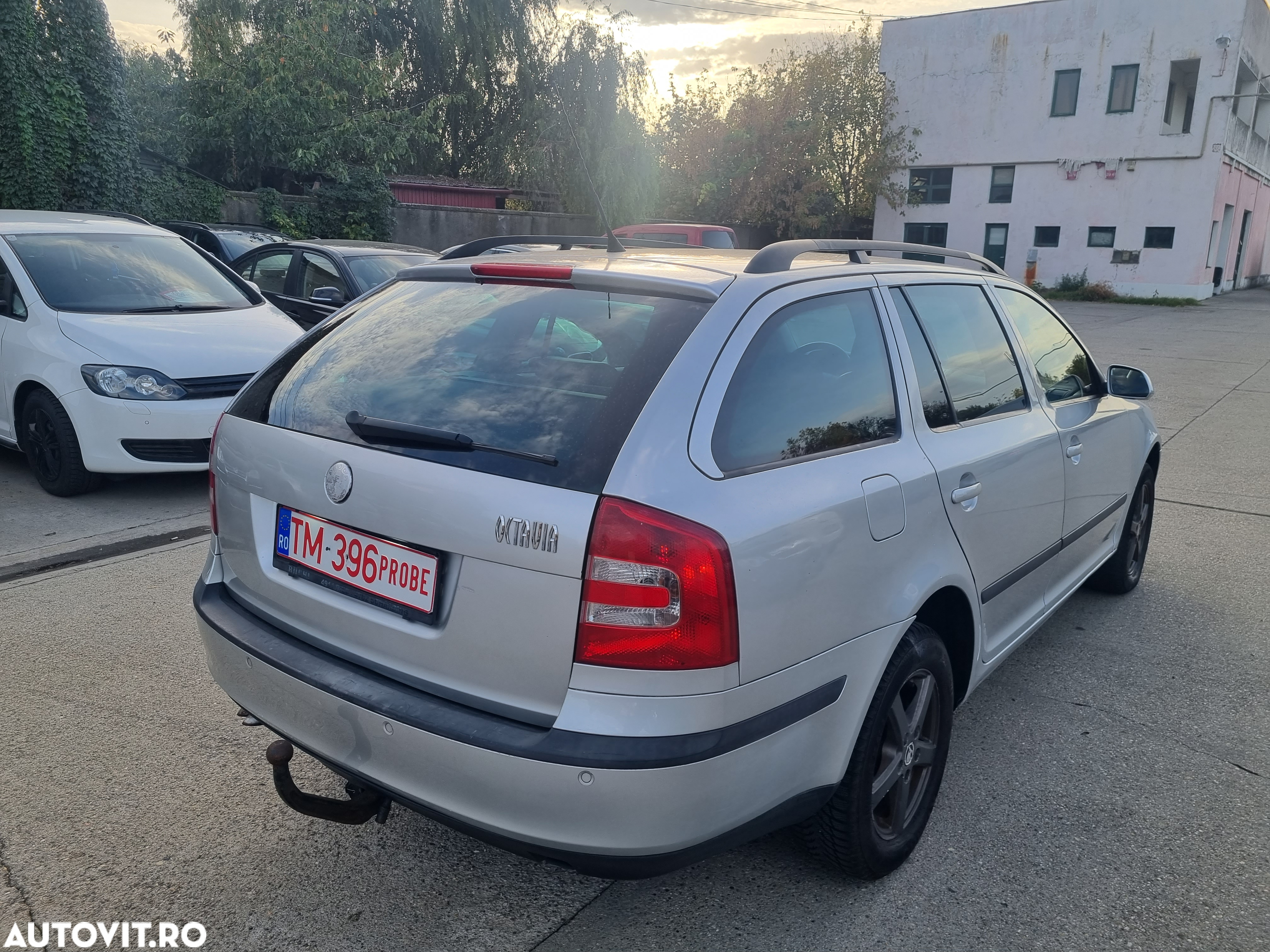 Skoda Octavia Combi 1.9TDI Elegance Aut - 4