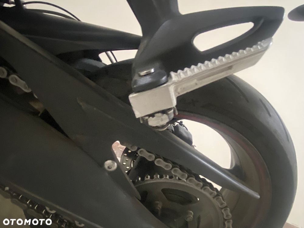 Triumph Street Triple - 4