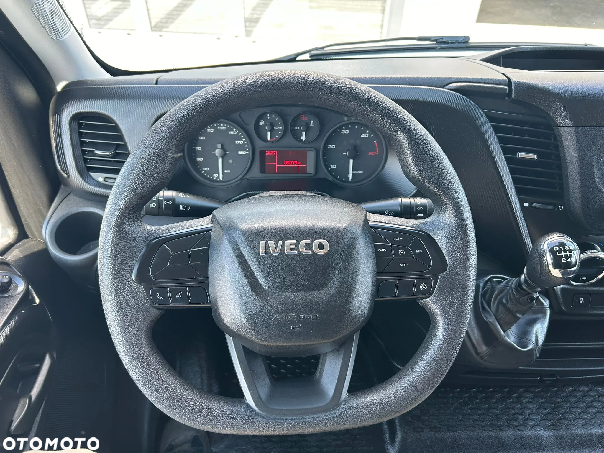 Iveco Daily 35C16 3.0 HPI Kontener 8 palet + winda 750kg + drzwi boczne **Niski przebieg**Na drążku**Wzmocniony**Climatronic**Sprowadzony**2022R** - 13