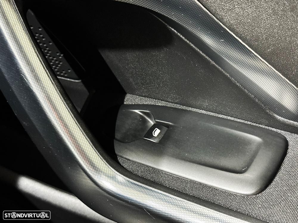 Peugeot 2008 1.2 PureTech GT Line - 32