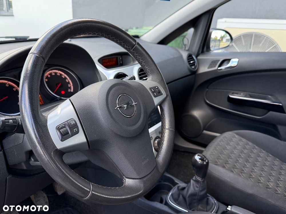 Opel Corsa 1.2 16V Cosmo - 11