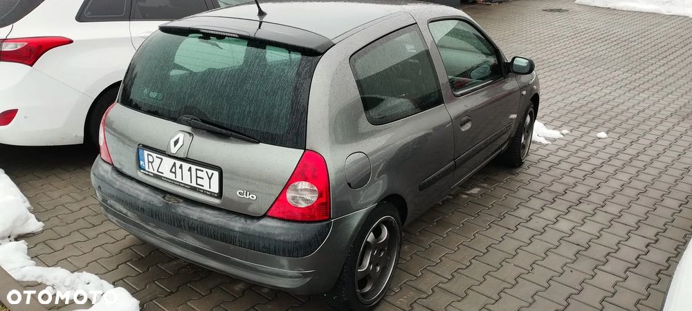 Renault Clio 1.6 16V Confort Dynamique - 1