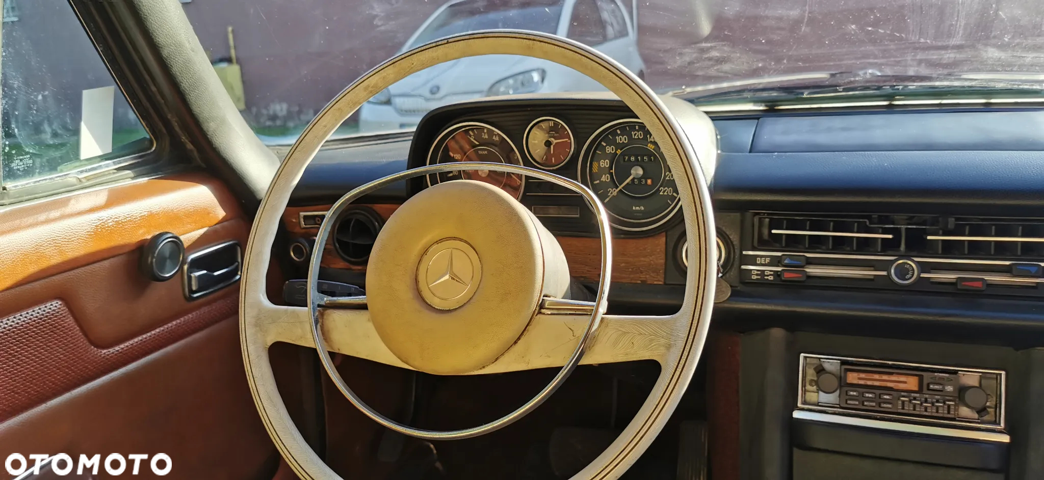 Mercedes-Benz 280 - 15