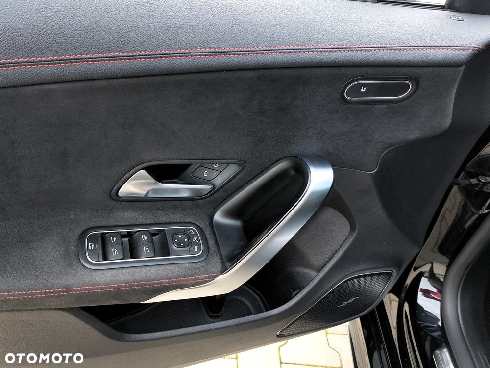 Mercedes-Benz CLA 200 Shooting Brake 7G-DCT AMG Line - 24