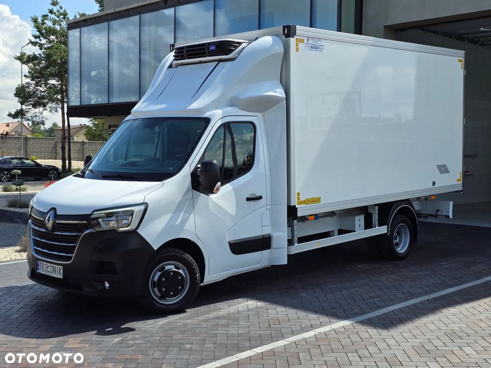 Renault MASTER CHŁODNIA 8 PALET Carrier XARIOS 350 -20*C +20*C 230V STACJONARNE PODŁĄNCZENIE TYLN OŚ BLIŻNIACZA WZMOCNIONA SALON POLSKA 125Tyś km SERWIS ASO RENO DO OSTATNIEGO Km GWARANCJA BOGATA OPCJA WYPOSAŻENIA LEDY HALOGENY TEMPOMAT FOTEL KIEROWCY PNEŁMATYCZNY - 8