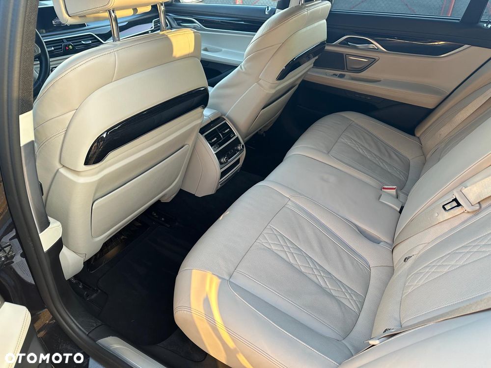 BMW Seria 7 740d xDrive - 14