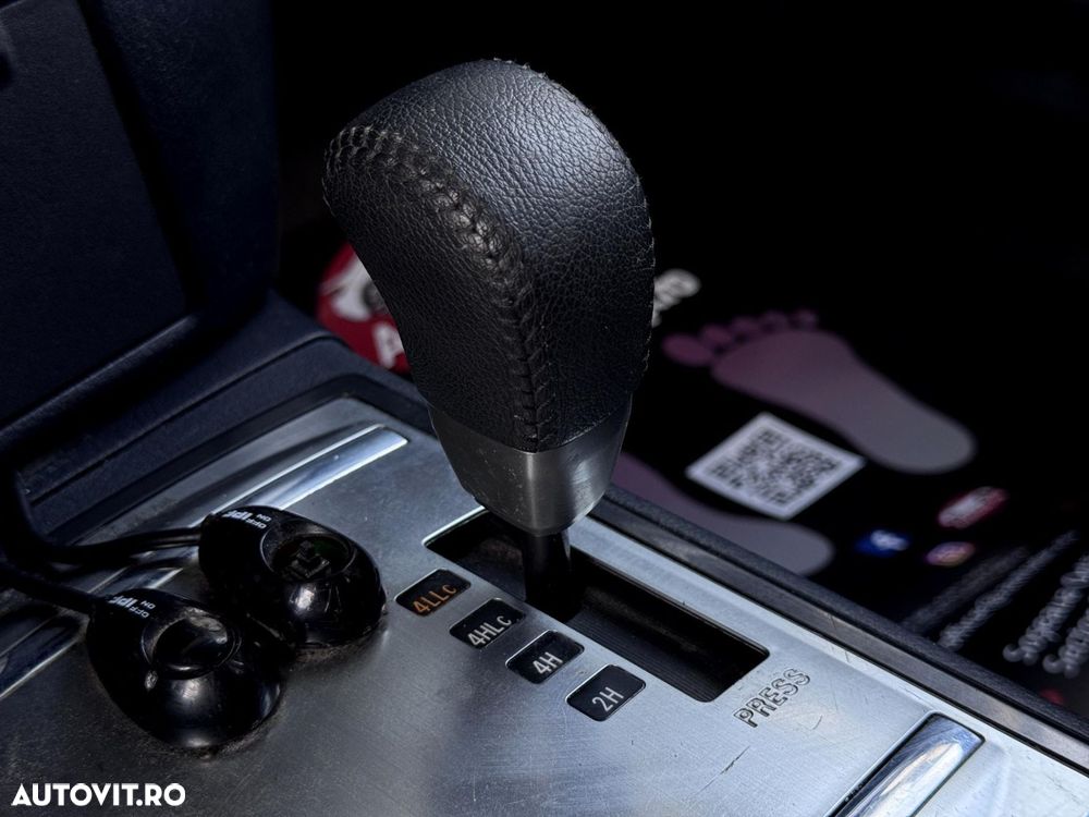 Mitsubishi Pajero - 20