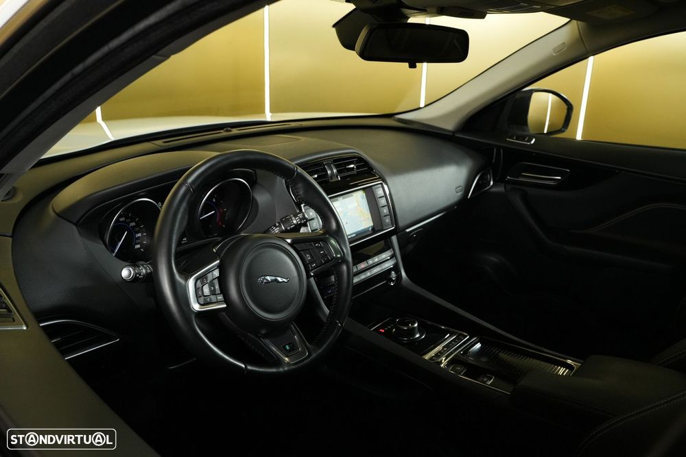 Jaguar F-Pace 2.0 i4D R-Sport AWD Aut. - 29