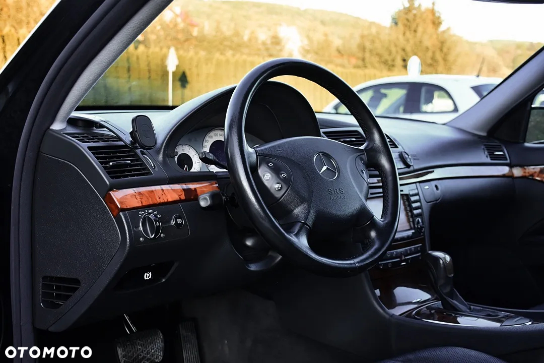 Mercedes-Benz Klasa E 320 4-Matic T Avantgarde - 23