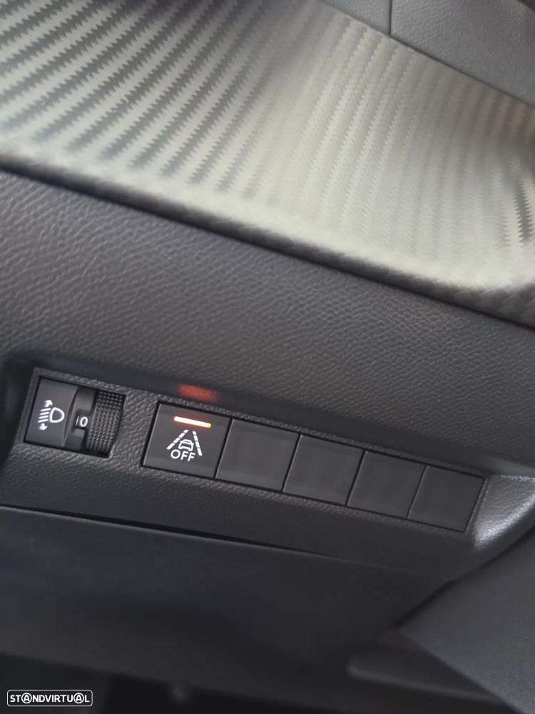 Peugeot e-208 Allure - 30