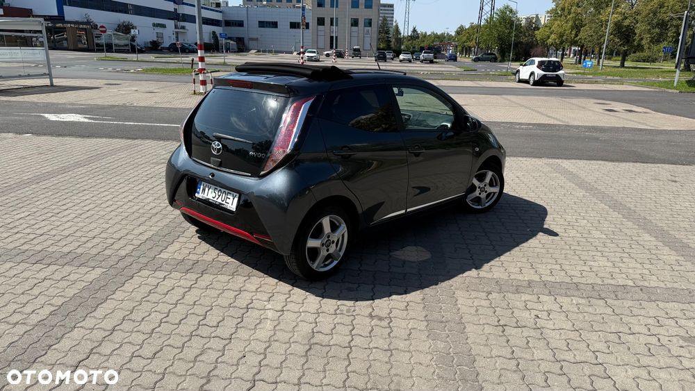 Toyota Aygo x-wave - 13