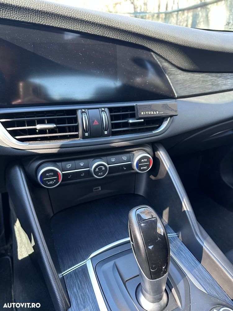Alfa Romeo Giulia 2.0 Turbo 16V AT8 Business - 8