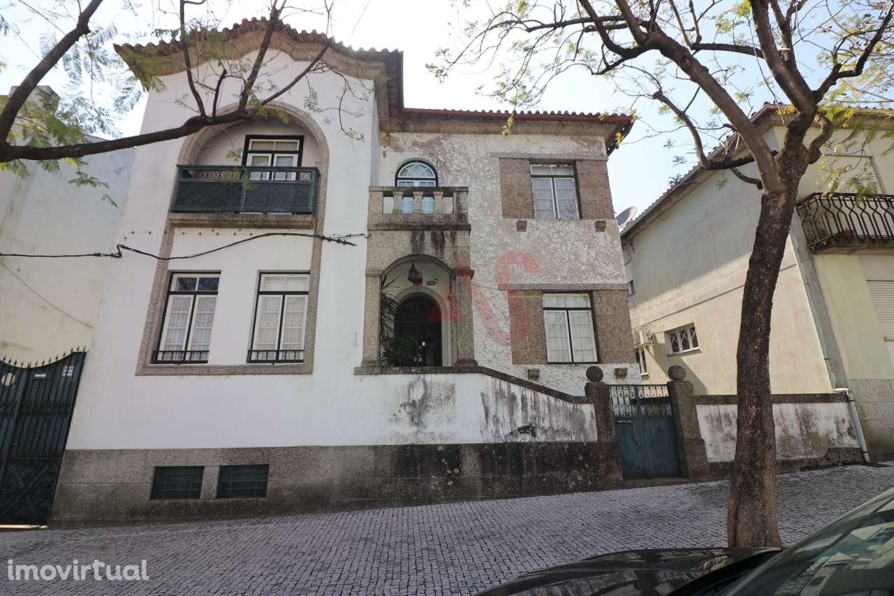 Moradia T4 no Centro de Guimarães – Excelente Oportunidade de Investim - Grande imagem: 2/25