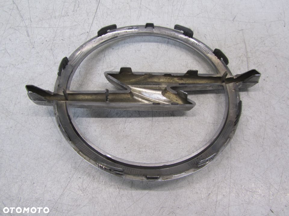 opel movano III 17-> logo-znaczek atrapy grila - 4