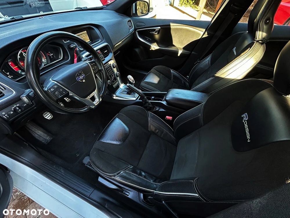 Volvo V40 D2 R Design - 13
