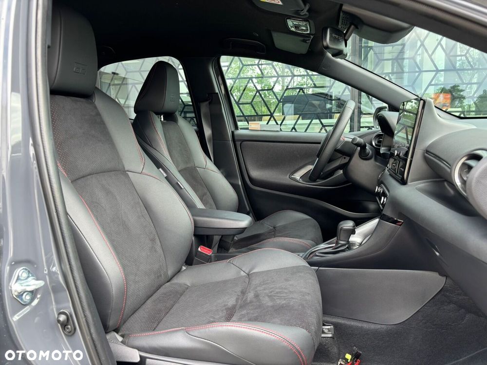 Toyota Yaris Hybrid 1.5 GR Sport - 23