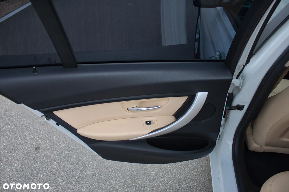 BMW Seria 3 320i xDrive Edition Luxury Line Purity - 29