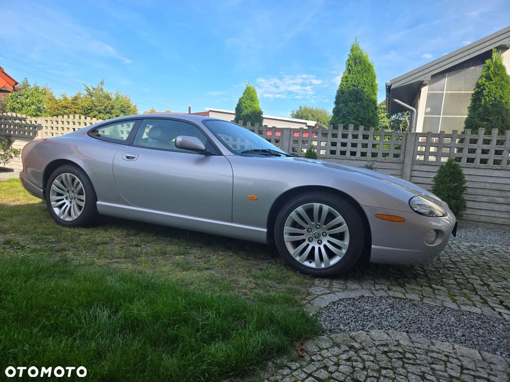 Jaguar XK8 Coupe - 4