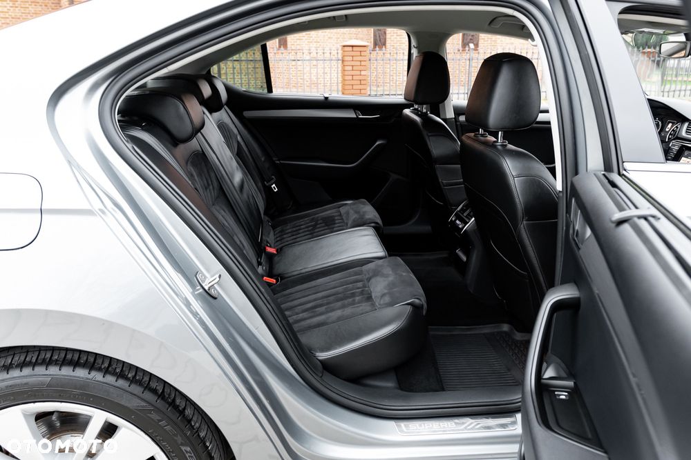 Skoda Superb 2.0 TDI DSG Ambition - 23