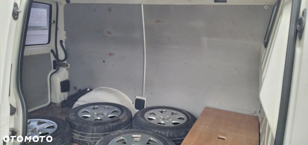 Volkswagen Transporter - 11