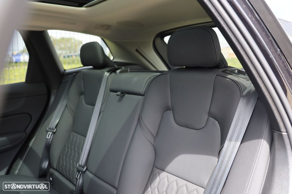 Volvo XC 60 2.0 T6 PHEV Plus Dark AWD - 10