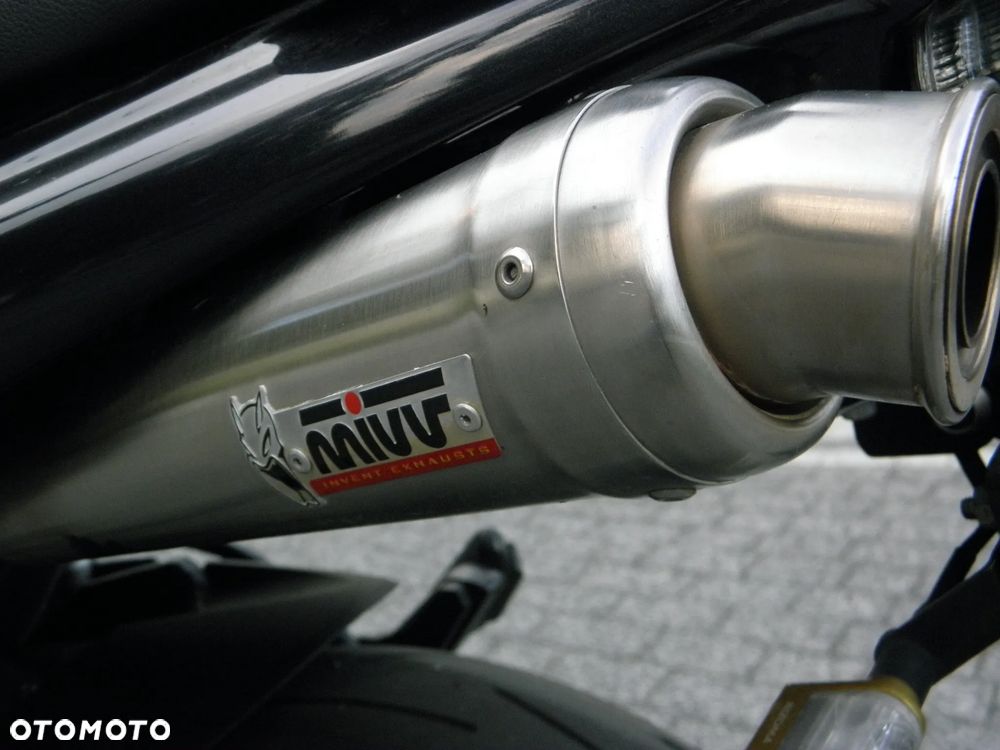 Suzuki GSR - 8