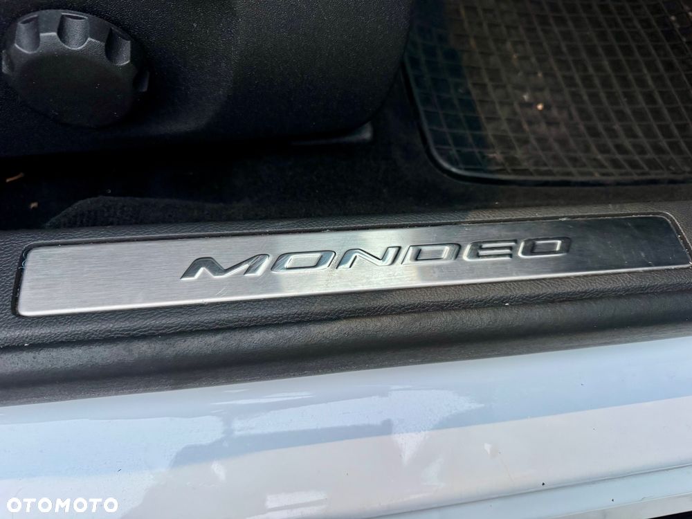 Ford Mondeo 2.0 Hybrid Titanium - 29